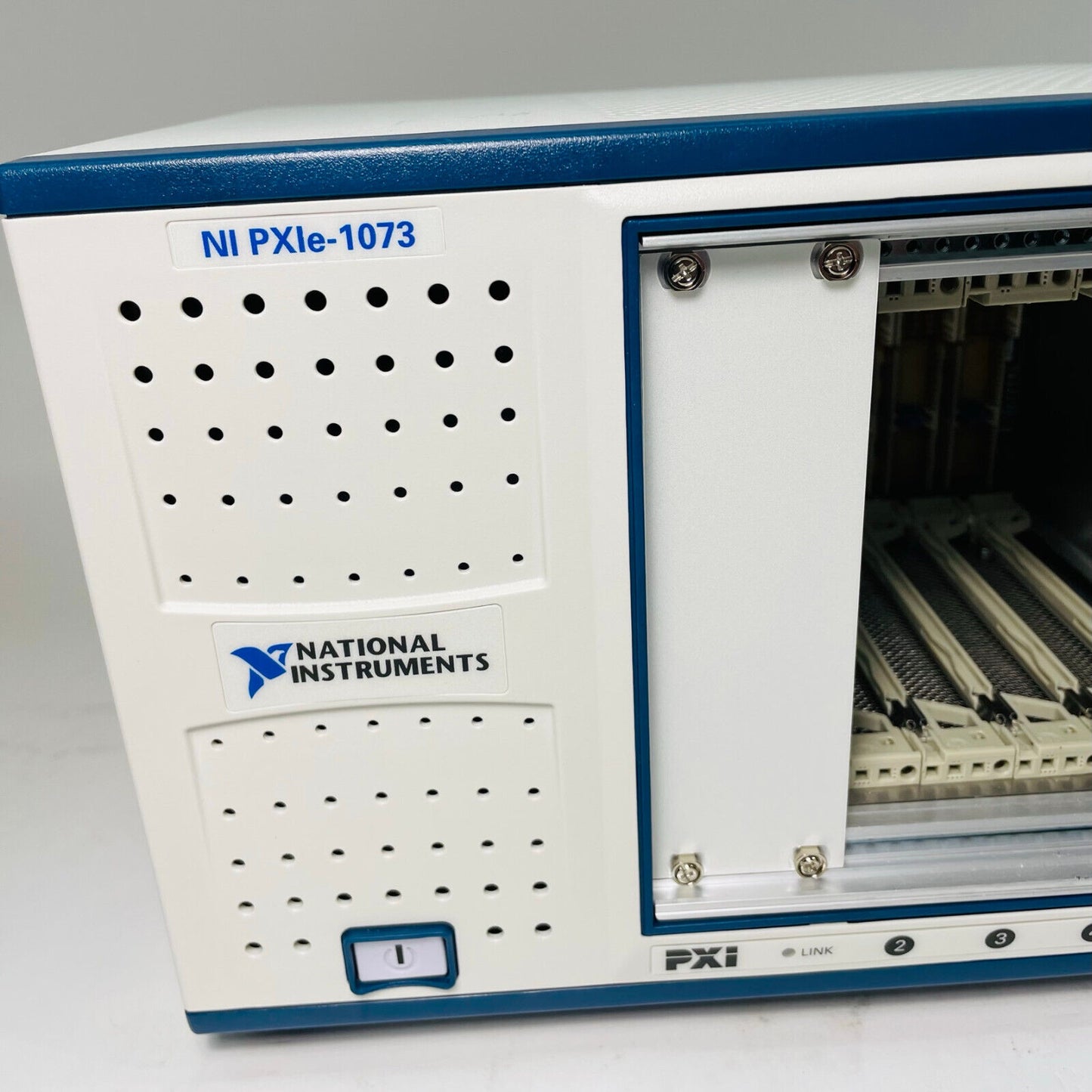 National Instruments NI PXIe-1073 Chassis, 5-Slot, 3-Hybrid Slots