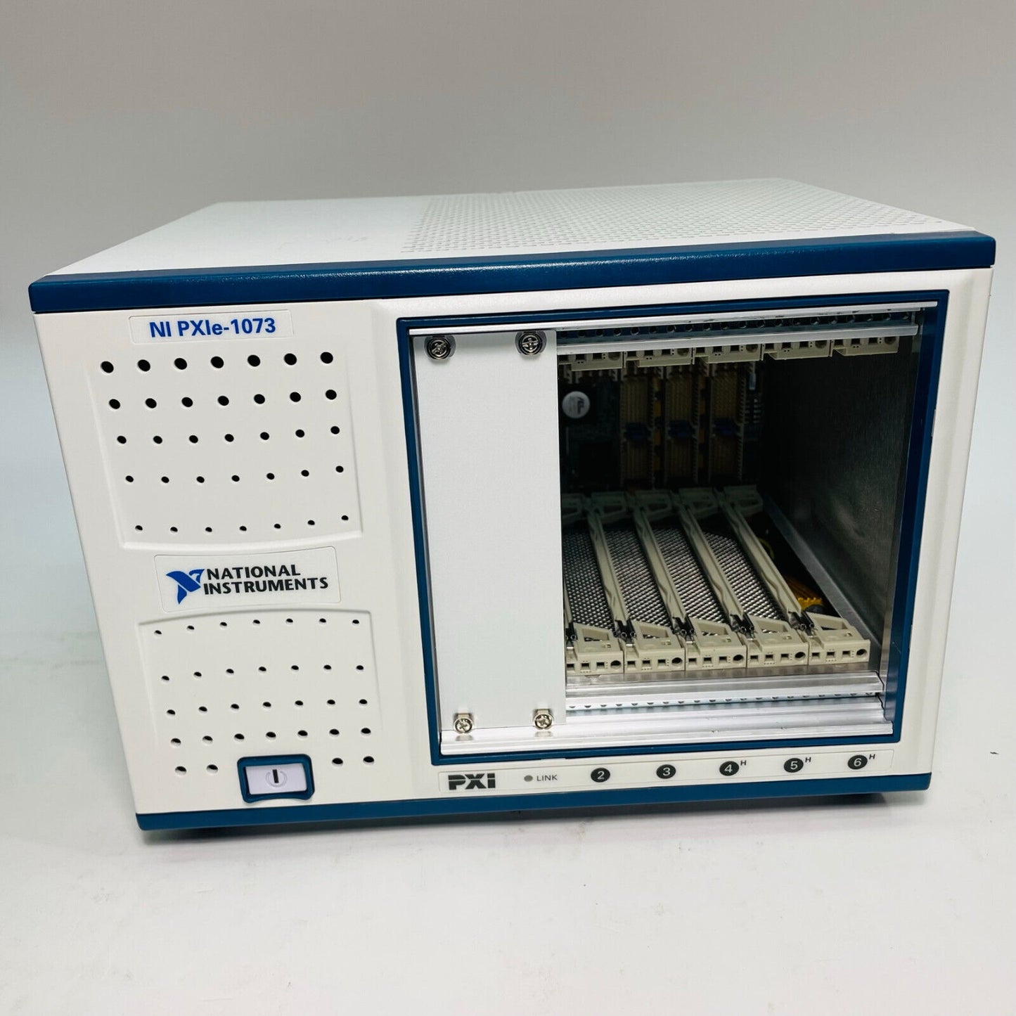 National Instruments NI PXIe-1073 Chassis, 5-Slot, 3-Hybrid Slots